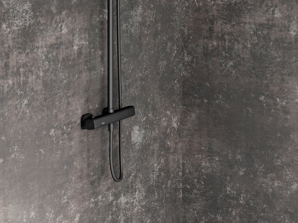 TD F 091.20 Sprchový sloup s termostat. bat. a setem, černý