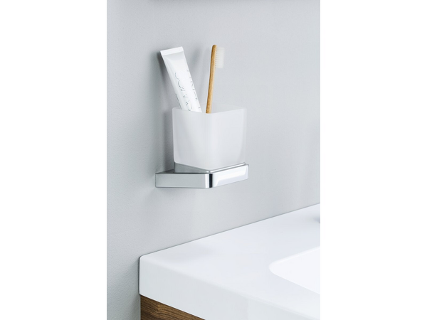 TD 210 Držák s pohárkem